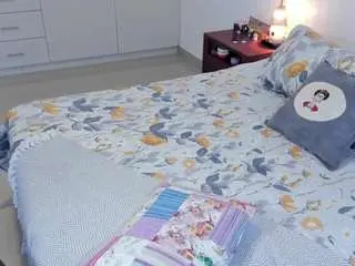 Sarabubbles  live sex cam