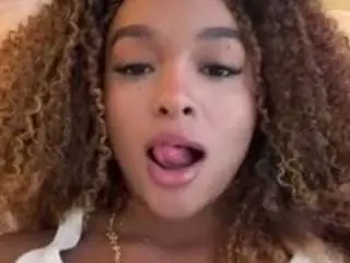 Emmawilliams1  live sex cam