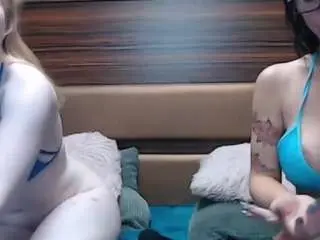 Hollywhites  live sex cam
