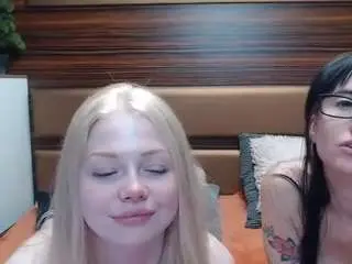 Hollywhites  live sex cam