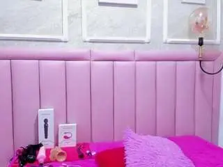 Hollyhendriix  live sex cam