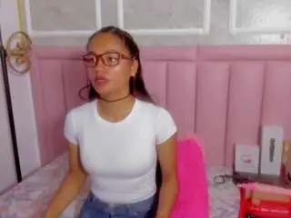 Hollyhendriix  live sex cam