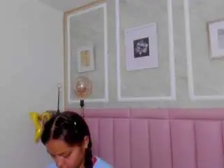 Hollyhendriix  live sex cam