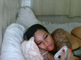 Mulattomamii  live sex cam