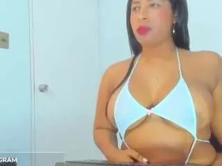 Roxanasmiith  live sex cam