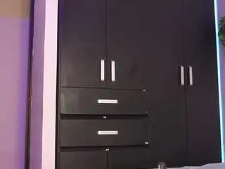 Roxanasmiith  live sex cam