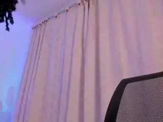 Naiely-naides  live sex cam