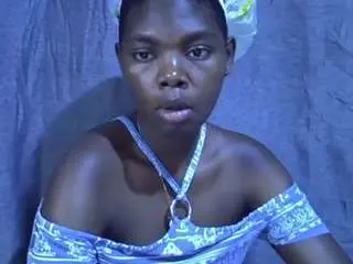 Sweet-roxxy  live sex cam