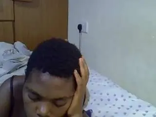 Sweet-roxxy  live sex cam