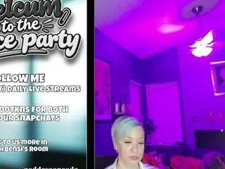 Goddessreilly  live sex cam