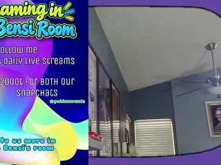 Goddessreilly  live sex cam