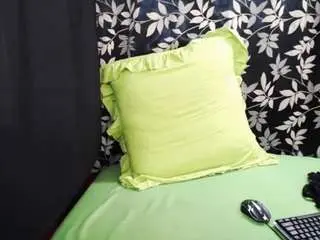 Lilwildminnie  live sex cam