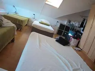 Voyeurcam-julmodels-bed-1  live sex cam