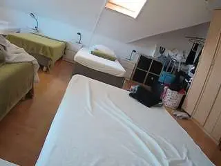Voyeurcam-julmodels-bed-1  live sex cam