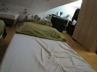 Voyeurcam-julmodels-bed-1  live sex cam