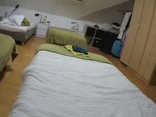 Voyeurcam-julmodels-bed-1  live sex cam