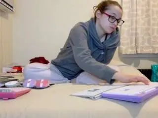 Bambi8113  live sex cam