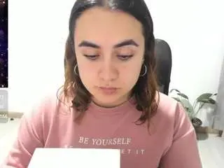 Maryluna95  live sex cam