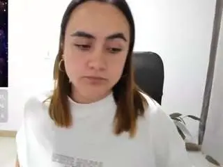 Maryluna95  live sex cam