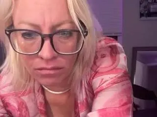 Chanelbaddie1  live sex cam