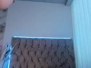 Clara4w  live sex cam