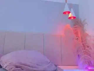 Emmily-z  live sex cam