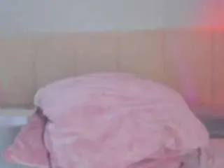 Emmily-z  live sex cam