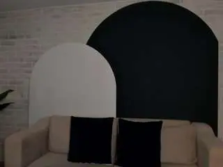 Maiacollins  live sex cam