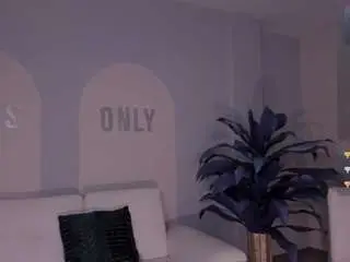 Maiacollins  live sex cam