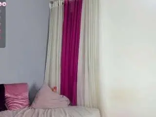 Mollyybloom  live sex cam