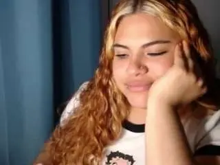 Hannyklum  live sex cam