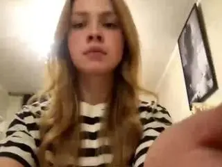 Donnettedente  live sex cam