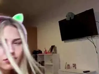 Elvakiebala  live sex cam