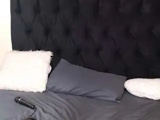 Sweetcaramellelox  live sex cam