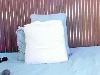 Mia-pineda  live sex cam