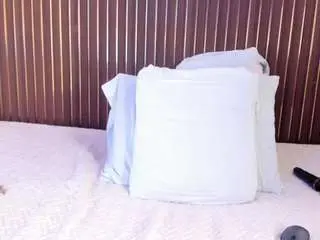 Mia-pineda  live sex cam