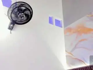 Mia-pineda  live sex cam