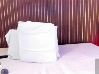 Mia-pineda  live sex cam