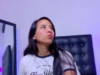 Skinny-hottie18  live sex cam