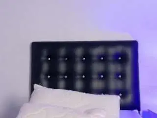 Skinny-hottie18  live sex cam