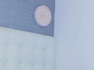 Skinny-hottie18  live sex cam