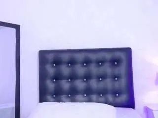 Skinny-hottie18  live sex cam