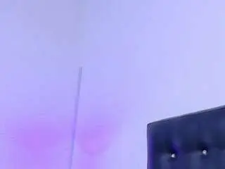 Skinny-hottie18  live sex cam