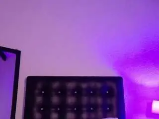 Skinny-hottie18  live sex cam