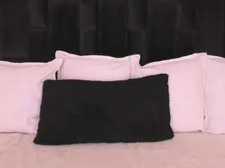 Crystalrosee1  live sex cam