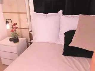 Crystalrosee1  live sex cam
