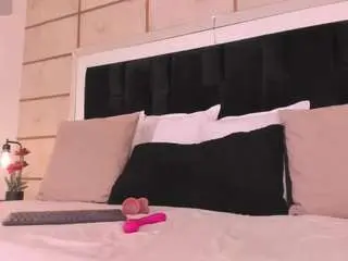 Crystalrosee1  live sex cam