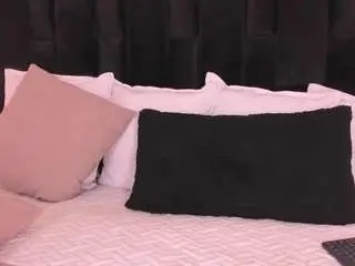 Crystalrosee1  live sex cam
