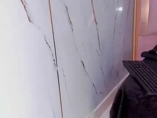 Vanesajuicy23  live sex cam
