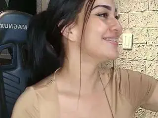 Hiinaatahyuga  live sex cam